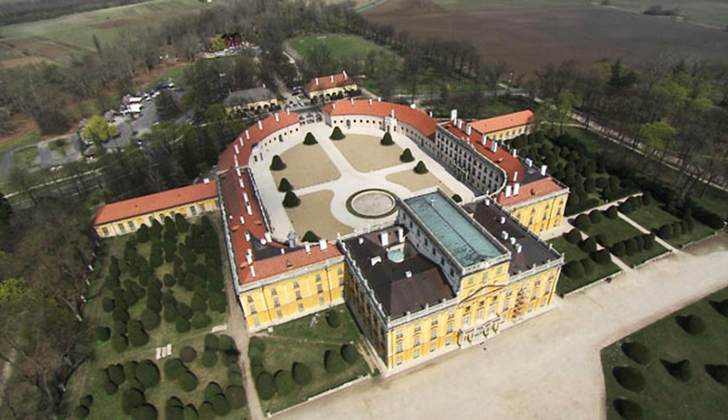 Prince Nikolaus Esterházy - New palace constructed in Fertőd Hungary　- 1 L